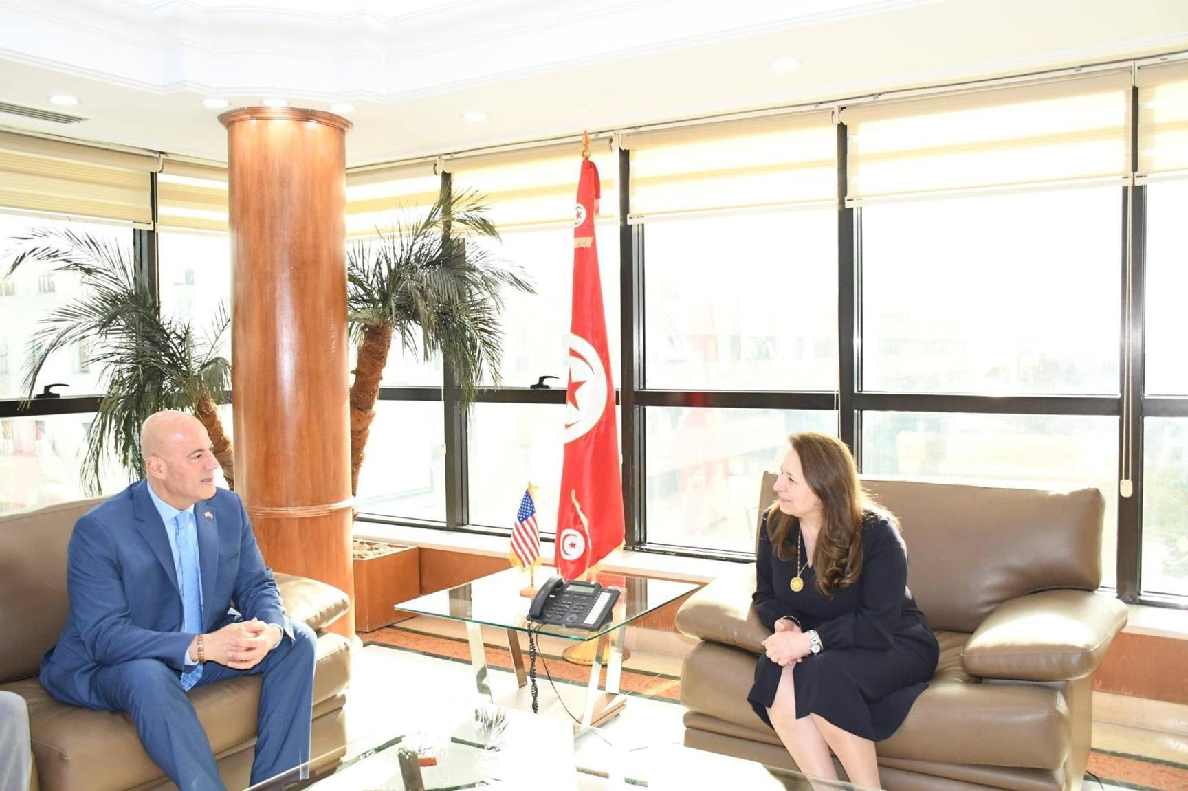 دفع التعاون التونسي الأمريكي في القطاعات الراجعة بالنظر لوزارة الصناعة دفع التعاون التونسي الأمريكي في القطاعات الراجعة بالنظر لوزارة الصناعة