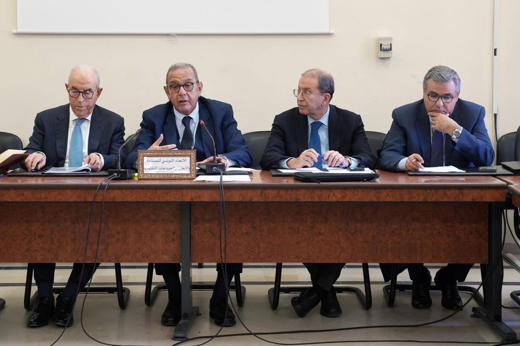 لجنة التخطيط تستمع إلى اتحاد الصناعة حول تنقيح قانون الاستثمار لجنة التخطيط تستمع إلى اتحاد الصناعة حول تنقيح قانون الاستثمار