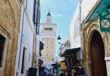 مساجد تونس.. عمارةٌ تطاول التاريخ وأصوات شابة تبعث فيها نبض الحياة مساجد تونس.. عمارةٌ تطاول التاريخ وأصوات شابة تبعث فيها نبض الحياة