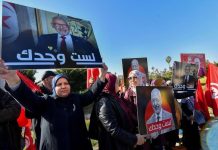 مستشار الغنوشي يطالب السلطات بالتوقف عن ابتزاز رئيس النهضة مستشار الغنوشي يطالب السلطات بالتوقف عن ابتزاز رئيس النهضة