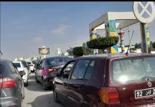 إضراب مفاجئ لسائقي نقل المحروقات يربك توزيع الوقود إضراب مفاجئ لسائقي نقل المحروقات يربك توزيع الوقود