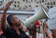 توقيف الناشط السياسي سيف العرفاوي في تونس توقيف الناشط السياسي سيف العرفاوي في تونس