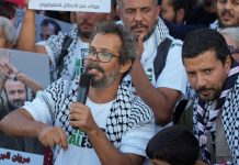 وائل نوار يعلق إضرابه عن الطعام والقضاء يرفض سراح نشطاء أسطول الصمود وائل نوار يعلق إضرابه عن الطعام والقضاء يرفض سراح نشطاء أسطول الصمود