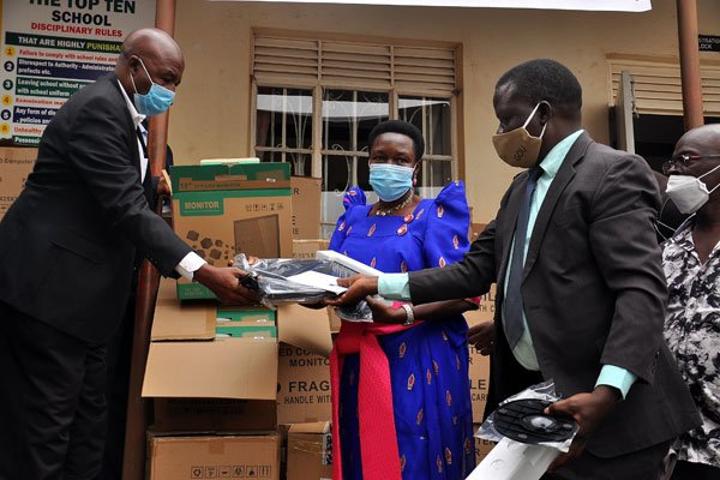 Schools get computers to facilitate e-learning Schools get computers to facilitate e-learning