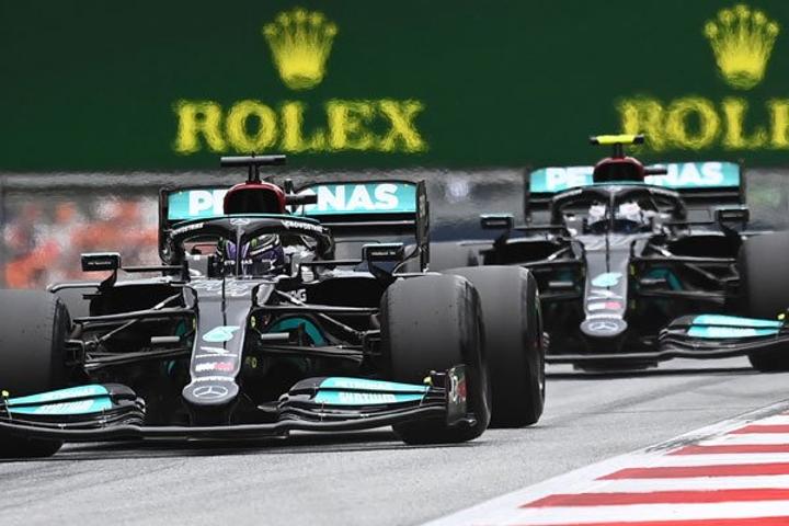 Hamilton gets ‘greased’ in bid to catch Max Hamilton gets ‘greased’ in bid to catch Max