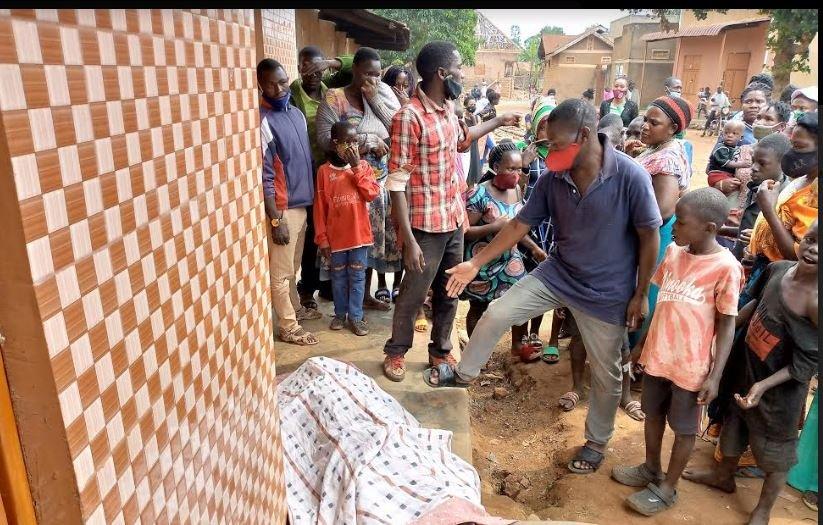 Man collapses, dies en route to MP Zaake’s relief food distribution venue Man collapses, dies en route to MP Zaake’s relief food distribution venue