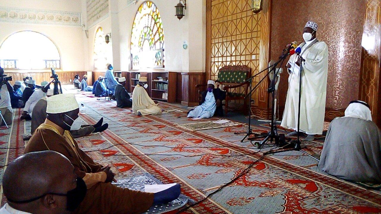 Mufti urges govt to stop cash relief, revert to food hand outs Mufti urges govt to stop cash relief, revert to food hand outs