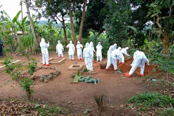 Locals exhume bodies of Covid-19 victims Locals exhume bodies of Covid-19 victims