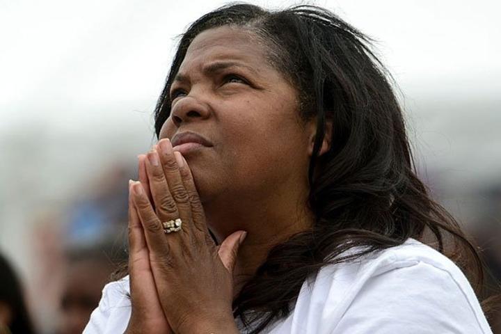 Do not forsake God in difficult times Do not forsake God in difficult times