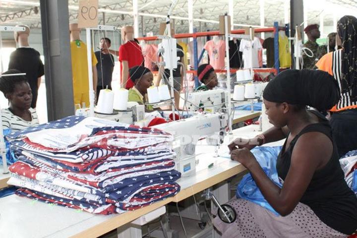Textile importers give govt two weeks, threaten to close shops Textile importers give govt two weeks, threaten to close shops