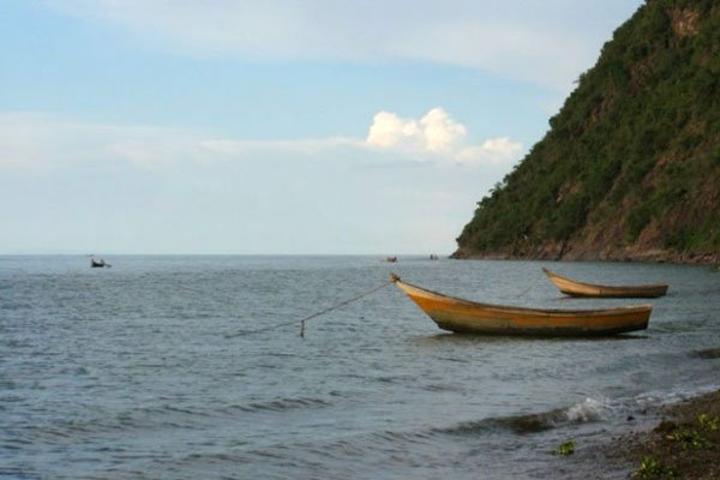 Fisherman drowns in Lake Albert while hiding from soldiers Fisherman drowns in Lake Albert while hiding from soldiers