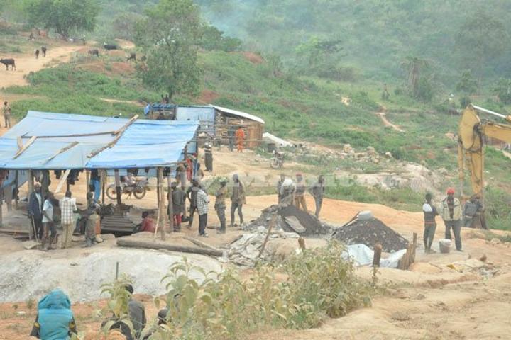 Govt gives 30,000 miners two months to vacate Kasiita site Govt gives 30,000 miners two months to vacate Kasiita site