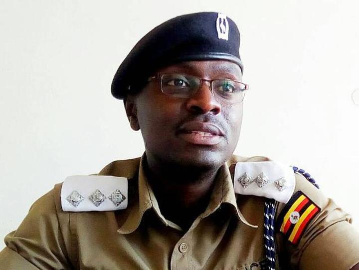 Man posing as police officer fleeces motorists during curfew Man posing as police officer fleeces motorists during curfew