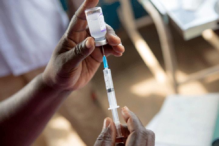 Mixed feelings as Kasese rolls out compulsory Covid-19 vaccination Mixed feelings as Kasese rolls out compulsory Covid-19 vaccination