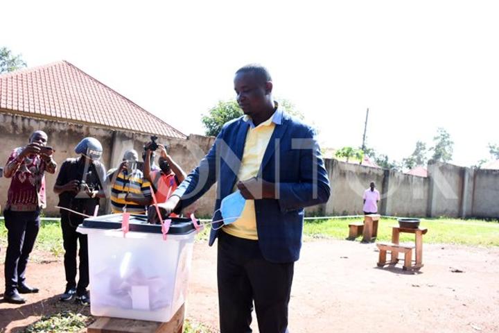 NRM's Muwonge beats NUP's Nakwedde to become Kayunga district chairperson NRM's Muwonge beats NUP's Nakwedde to become Kayunga district chairperson