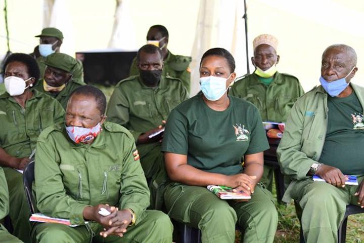 Museveni advises his advisers Museveni advises his advisers