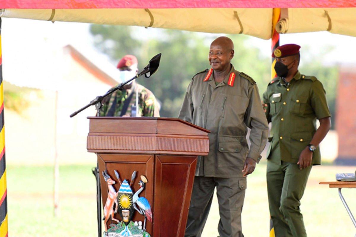 Museveni attacks ‘colonial’ civil servants, praises ‘fishermen’ Museveni attacks ‘colonial’ civil servants, praises ‘fishermen’