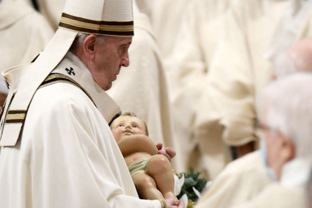 Pope calls for humility in Christmas Eve mass Pope calls for humility in Christmas Eve mass