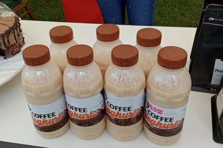 Flavouring yoghurt with coffee, cocoa Flavouring yoghurt with coffee, cocoa