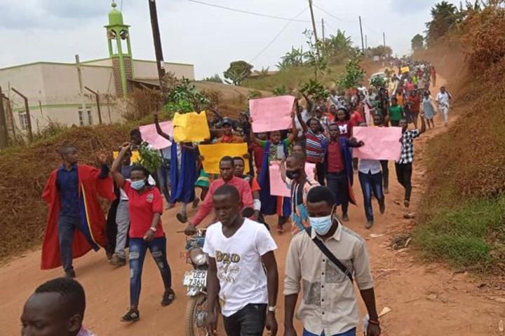 Police arrest nine MMU students over strike Police arrest nine MMU students over strike