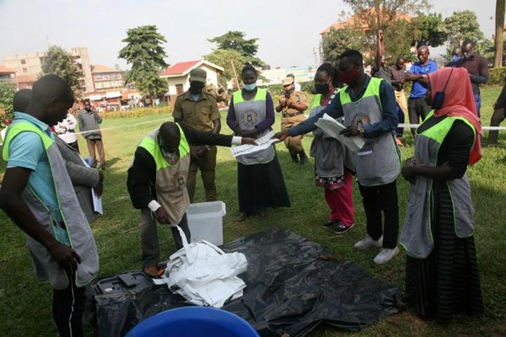 EC clean-up sparks off jitters over fake papers EC clean-up sparks off jitters over fake papers