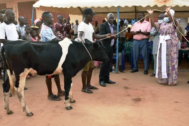 Kamuli taxi drivers gift area MP for standing with them Kamuli taxi drivers gift area MP for standing with them