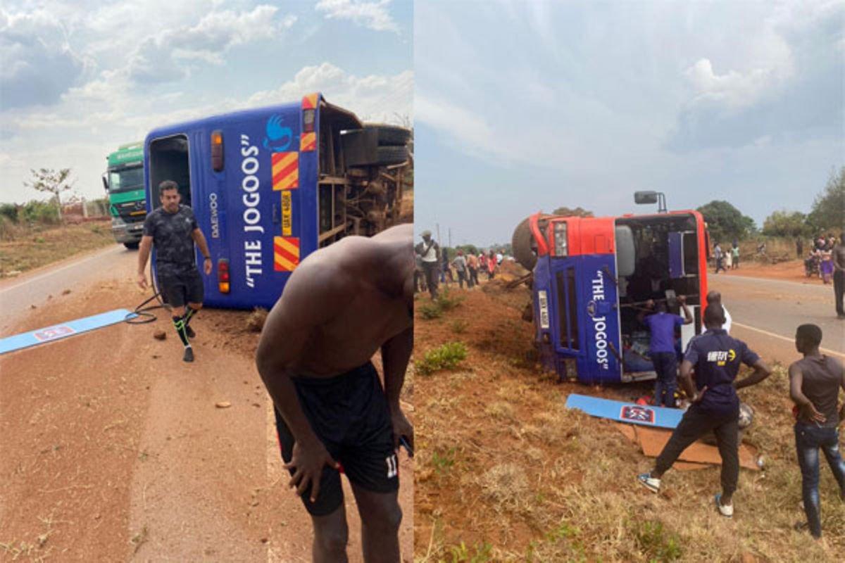 Scores injured as Villa players' bus overturns in Migyera Scores injured as Villa players' bus overturns in Migyera