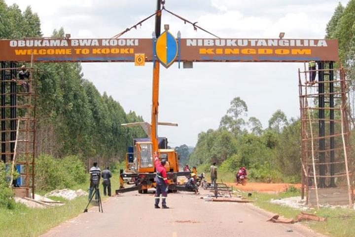 Mengo-Kooki impasse: Kamuswaga erects gigantic arch at border with ...