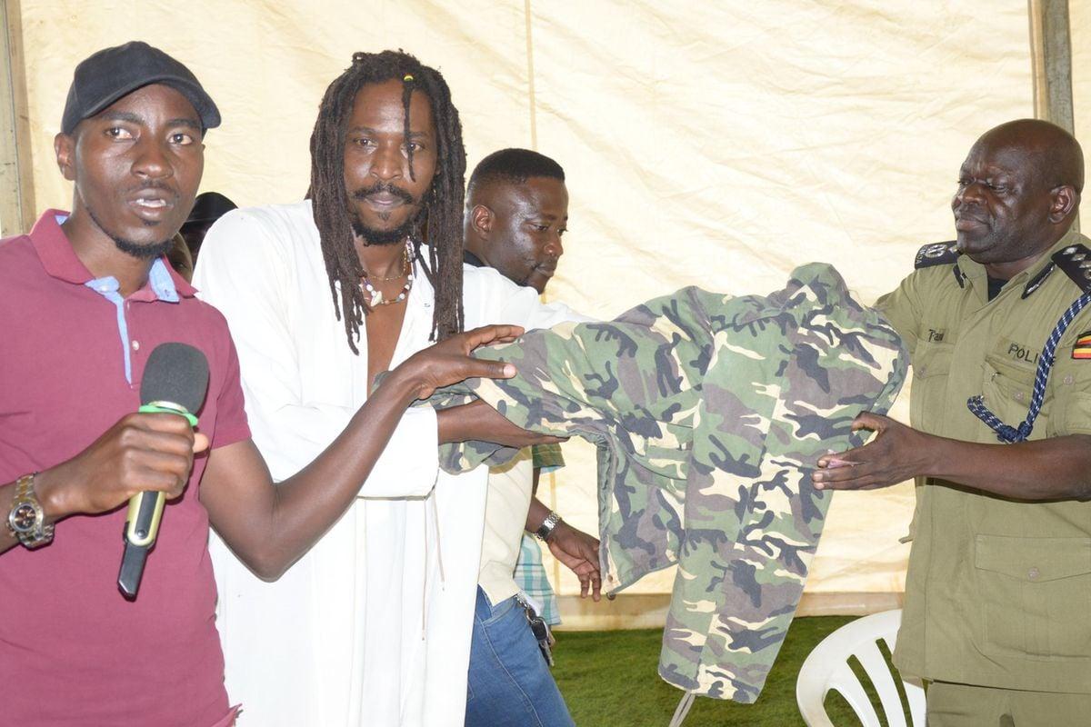 You have 14 days to return military attire, say police You have 14 days to return military attire, say police