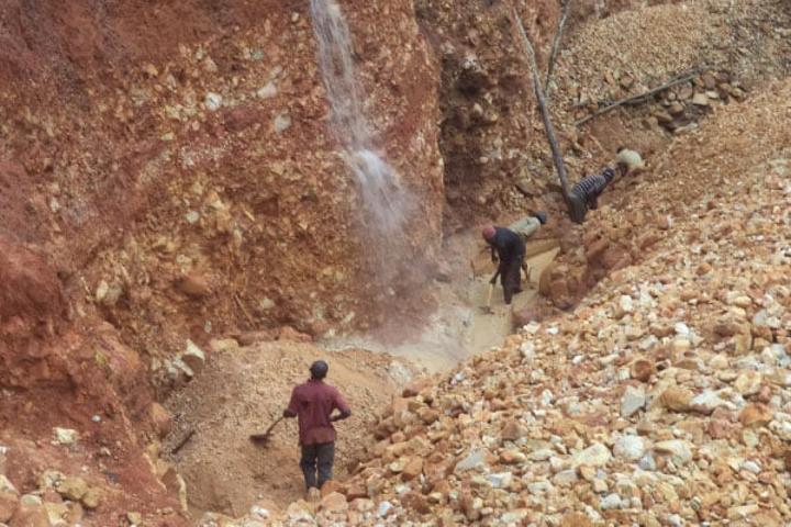 Buhweju gold mine accident: Security mounts crack down on illegal miners Buhweju gold mine accident: Security mounts crack down on illegal miners