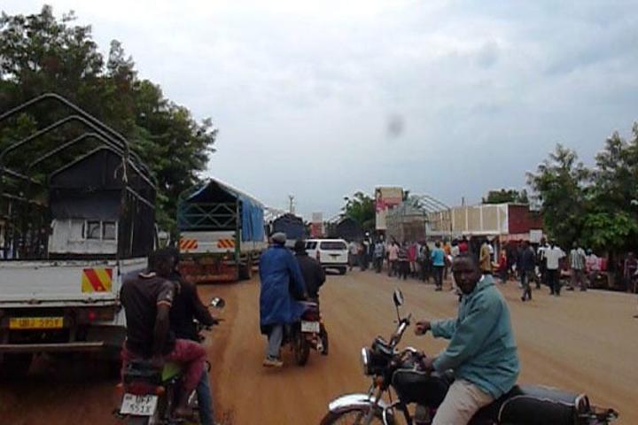 Police officer among six arrested over theft of 32 cars Police officer among six arrested over theft of 32 cars