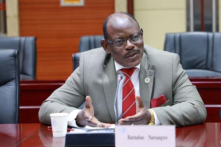 Nawangwe suspends two students, hall custodian over guild debate Nawangwe suspends two students, hall custodian over guild debate