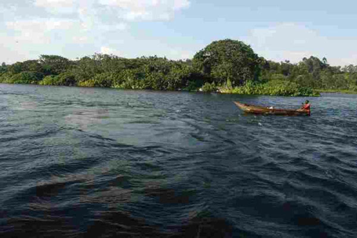 Nine feared dead as canoe capsizes on River Nile Nine feared dead as canoe capsizes on River Nile