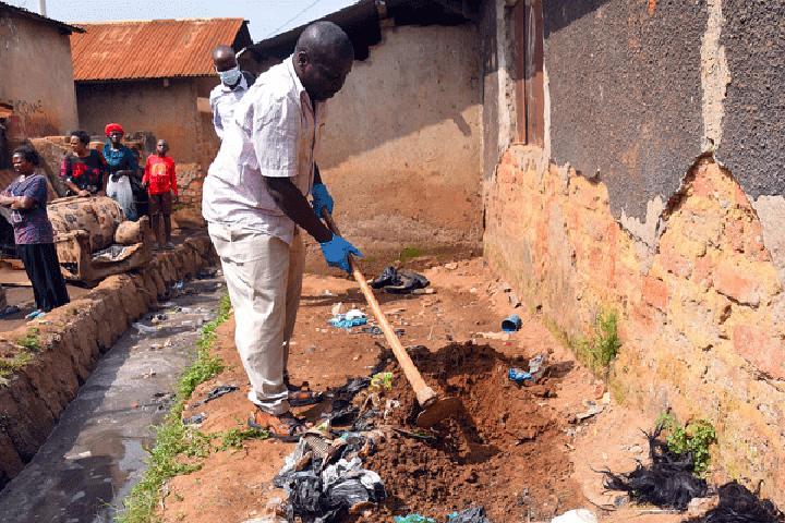 Sliced remains of woman recovered in septic tank Sliced remains of woman recovered in septic tank
