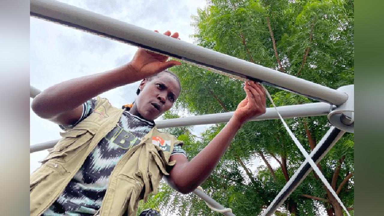 Empowering female engineers while bridging the digital divide Empowering female engineers while bridging the digital divide