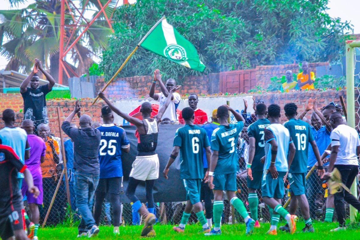 Kiyinda pause Police party Kiyinda pause Police party