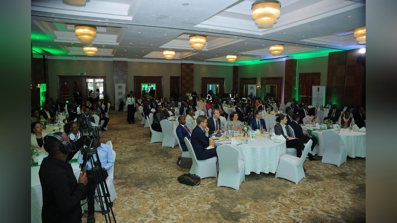 Central Bank Urges Financial Institutions to Adopt ESG Principles Central Bank Urges Financial Institutions to Adopt ESG Principles