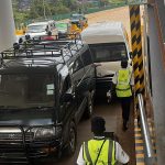 Speeding Vehicle Rams into Jump-Starting Van at Expressway Toll Post Speeding Vehicle Rams into Jump-Starting Van at Expressway Toll Post