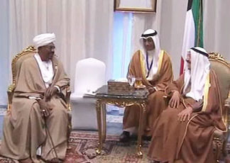 في مستهل جولته الخليجية ..البشير يجري مباحثات مع أمير الكويت