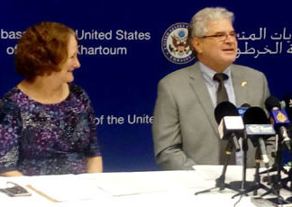 السفارة الأمريكية : نستبعد حدوث “إنتكاسة” في علاقة البلدين ونرغب في إزالة السودان من قائمة دعم الإرهاب