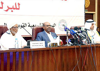 البشير يدعو البرلمان العربي للعب دور أكبر في حل الخلافات العربية