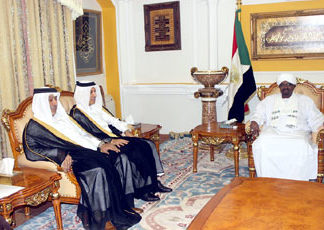 وزير المالية القطري يستهل زيارته للخرطوم بالإتفاق على تطوير علاقات بلاده الإقتصادية مع السودان