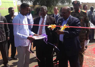 البشير يستهل زيارته للجزيرة بإفتتاح عدد من المشروعات التنموية والخدمية بالولاية