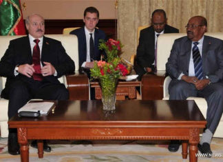 بيلاروسيا تعتزم إنشاء أكبر مصنع للسيارات والجرارات بالسودان