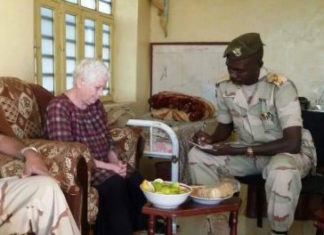 الرهينة السويسرية تصل الخرطوم بعد 40 يوماً من الإختطاف بشمال دارفور