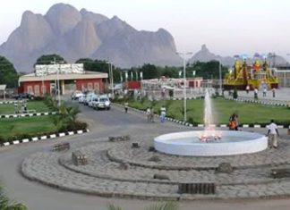 عرض منازل والي كسلا والوزراء للبيع بالمزاد العلني لتسديد مديونية أحد البنوك