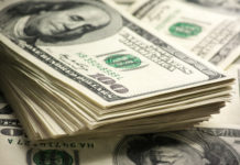 الدولار يحقق رقماً قياسياً جديداً متخطياً حاجز الـ٢٣ جنيهاً