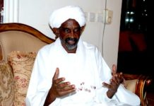 مبارك الكودة يطالب البشير بالتنحي الفوري عن منصبه