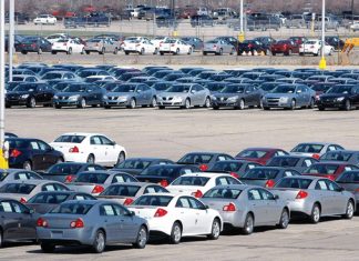 البرلمان يوصي بفرض ضرائب على تجارة العربات والآليات وتحرير إستيراد الدقيق