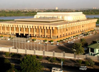 نائب في البرلمان يطلب إستدعاء رئيس الوزراء بشأن صفقة “الصوامع” الأمريكية